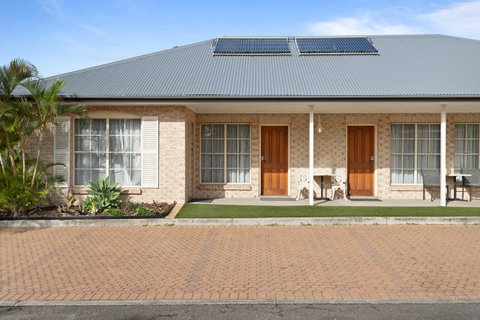 Coopers Colonial Motel - Taree Accommodation 26