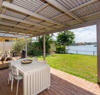 Lowset home on the canal - Dolphin Dr Bongaree - Taree Accommodation