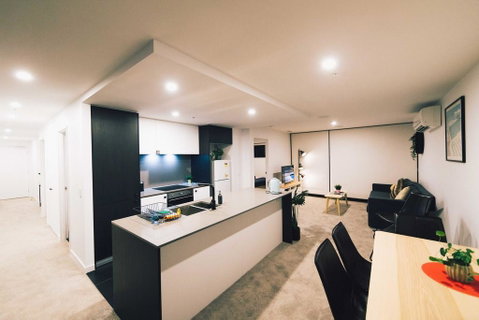 Mid Night Apartment Canberra City Onsite Parking - Taree Accommodation 1