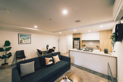 Mid Night Apartment Canberra City Onsite Parking - Taree Accommodation 3