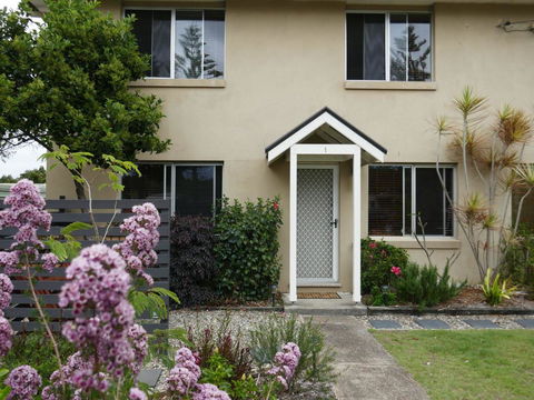'Sandy Bottoms' With WiFi Just Moments From Beach - Taree Accommodation 0