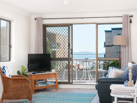 1 'BAHIA', 47 RONALD AVE - GREAT LOCATION WITH FILTERED WATER VIEWS - Taree Accommodation 3