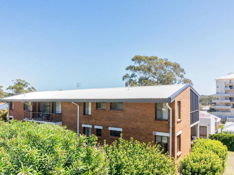 1 'BAHIA', 47 RONALD AVE - GREAT LOCATION WITH FILTERED WATER VIEWS - Taree Accommodation 1