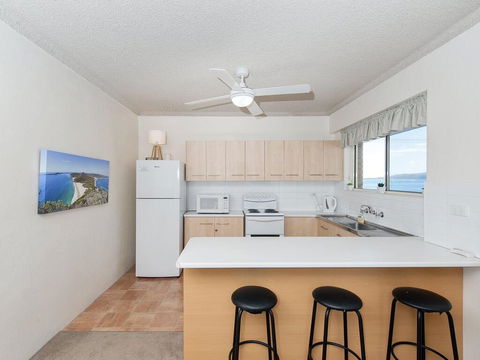 1 'Shoal Towers', 11 Shoal Bay Road - Fantastic Unit Across The Road From Beach - Taree Accommodation 2