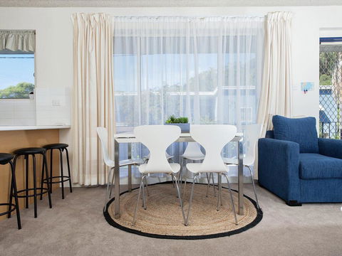 1 'Shoal Towers', 11 Shoal Bay Road - Fantastic Unit Across The Road From Beach - Taree Accommodation 1