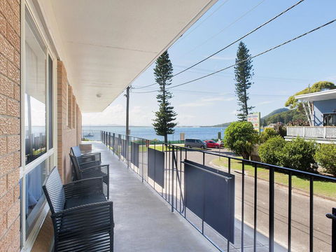 1 'Shoal Towers', 11 Shoal Bay Road - Fantastic Unit Across The Road From Beach - Taree Accommodation 0