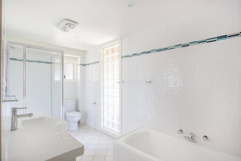 11 Riley St - Stylishly Modern - Taree Accommodation 1
