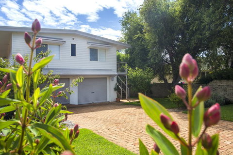 11 Riley St - Stylishly Modern - Taree Accommodation 0