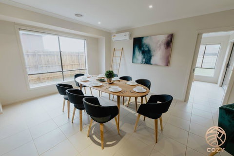 113, Balanchin Street Family Resort In Point Cook - Taree Accommodation 2