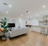 118 Refreshing 3BR Werribee Family House - Taree Accommodation