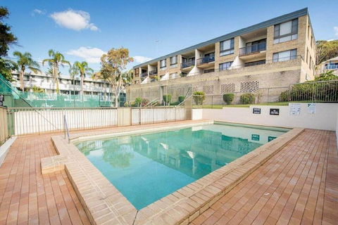 14 'THE DUNES', 38 MARINE DR - LARGE UNIT WITH POOL, TENNIS COURT AND DIRECTLY ACROSS FROM FINGAL - Taree Accommodation 3