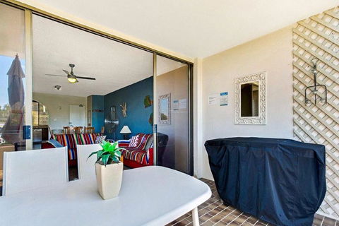 14 'THE DUNES', 38 MARINE DR - LARGE UNIT WITH POOL, TENNIS COURT AND DIRECTLY ACROSS FROM FINGAL - Taree Accommodation 1