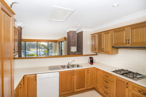 16 Shipton Cres - Secluded Away - Taree Accommodation 1