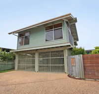 18 Northbeach Place Mudjimba Beach - Pet Friendly Linen Included WIFI - Taree Accommodation