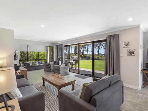 19 'Bay Parklands', 2 Gowrie Avenue - Ground Floor Renovated Unit With Water Views & WIFI - Taree Accommodation 0