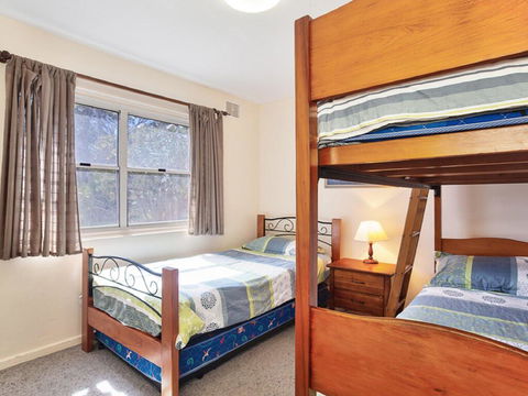 2 'Sunnie Belle' 3 Victoria Parade- Water Views Over Nelson Bay Foreshore - Taree Accommodation 3