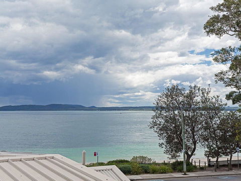 2 'Sunnie Belle' 3 Victoria Parade- Water Views Over Nelson Bay Foreshore - Taree Accommodation 0