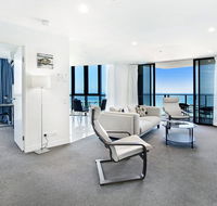 2 Bedroom Ocean View Apartment in Surfers Paradise - Taree Accommodation