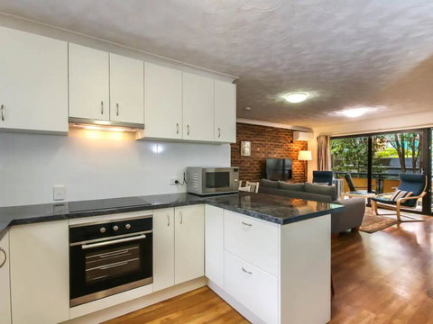 2 Bedroom St Lucia Apartment Close To UQ And CityCat - Taree Accommodation 1