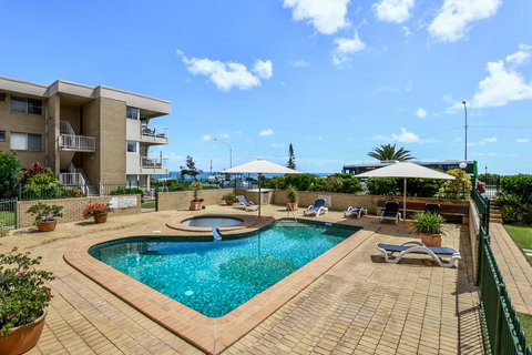 2 Bedroom Top Floor Unit - Ocean Views And Pool - Taree Accommodation 3