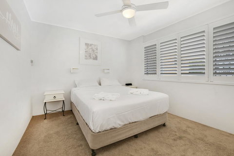 2 Bedroom Top Floor Unit - Ocean Views And Pool - Taree Accommodation 2