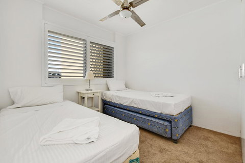 2 Bedroom Top Floor Unit - Ocean Views And Pool - Taree Accommodation 1