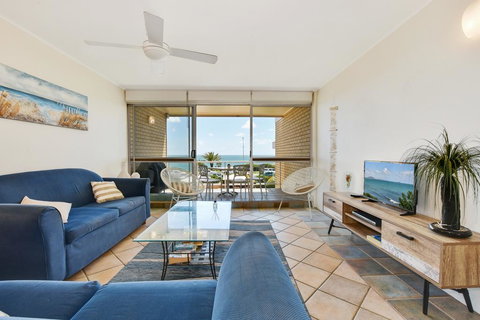 2 Bedroom Top Floor Unit - Ocean Views And Pool - Taree Accommodation 0
