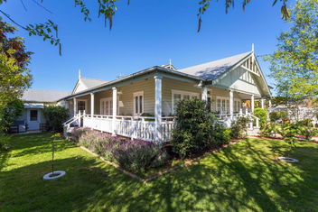 BIRCHES B&B with Taree Accommodation
