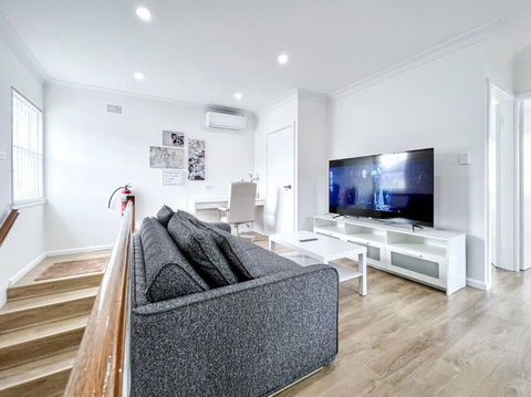 Brand New 2 Bedrooms Apartment In Ingleburn - Taree Accommodation 4