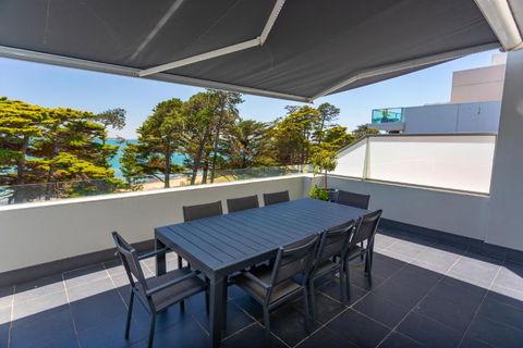 C-Scape Penthouse - Cowes Beach Front - Taree Accommodation 3