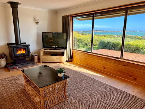 C4 Miles Beach Shack - Taree Accommodation 3