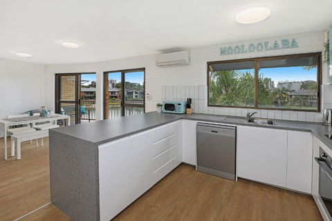 CANAL7-ON THE MOOLOOLABA CANAL! - Taree Accommodation 1