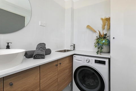 CANAL7-ON THE MOOLOOLABA CANAL! - Taree Accommodation 4