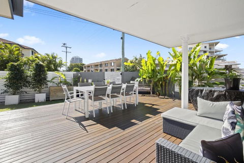 CARAVAN, BOAT & PET Friendly - RIGHT ON THE BORDER - Taree Accommodation 0