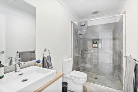 CASA EMEC- PETS WELCOME Luxury, Aircon, Walk To The Shops And Beach! Outdoor Shower And Garage Parking - Taree Accommodation 4