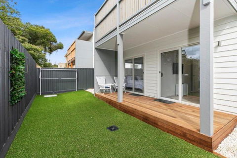 CASA EMEC- PETS WELCOME Luxury, Aircon, Walk To The Shops And Beach! Outdoor Shower And Garage Parking - Taree Accommodation 1