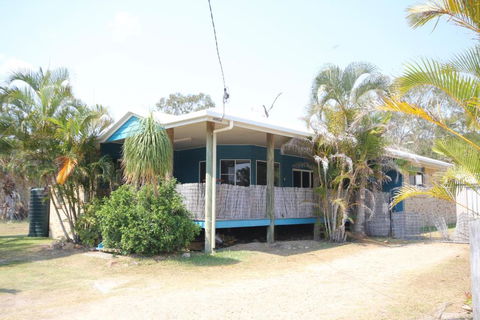 CASTAWAY BEACH HOUSE- NO Parties - NO Pets - Taree Accommodation 0