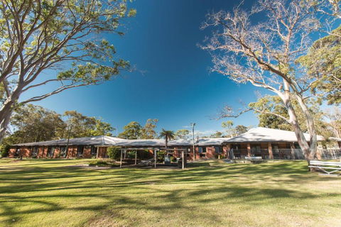 CATALINA Lake-front RETREAT - Taree Accommodation 1