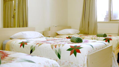 CATALINA Lake-front RETREAT - Taree Accommodation 3