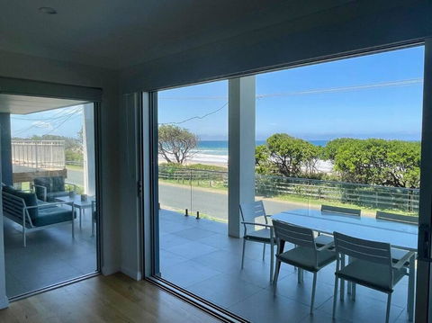 Catalina Luxe Beachfront Ocean View Old Bar Beach - Taree Accommodation 1