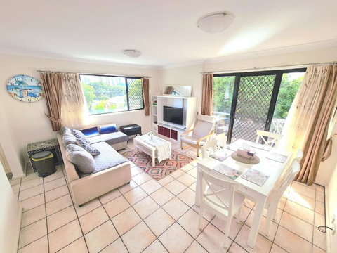 Charming 2bd Apt Near UQ & Ferry - Taree Accommodation 2