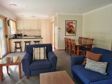 DELANY VILLAS BRIGHT - Spa Luxury On Delany Avenue - Taree Accommodation 0