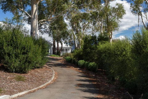 Derwent River Cottage - Tranquil Waterfront Living - Taree Accommodation 1