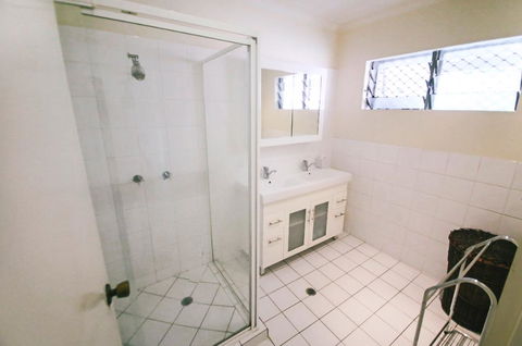 3 Bedroom Apartment // Spence St - Taree Accommodation 2