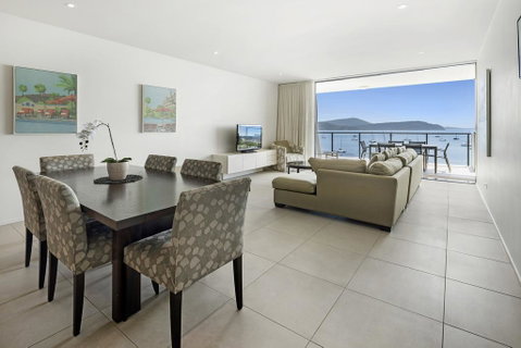 3 Bedroom Ultimate Luxury Waterfront - Taree Accommodation 3