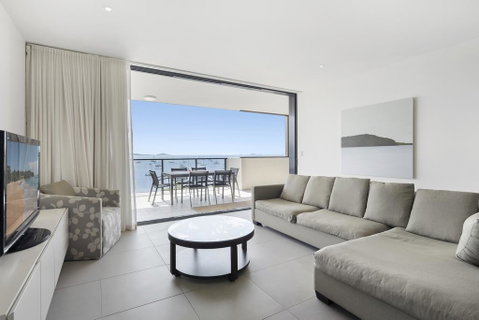 3 Bedroom Ultimate Luxury Waterfront - Taree Accommodation 1