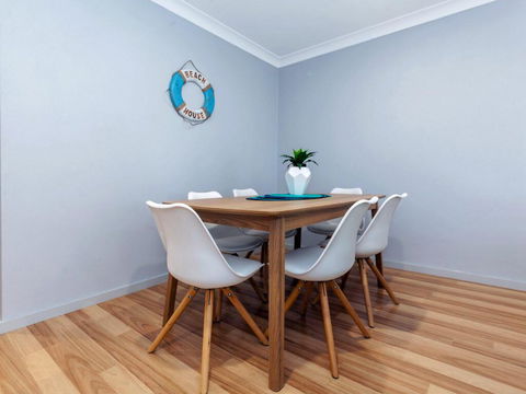 33 'Bay Parklands', 2 Gowrie Avenue - Air Conditioning, Foxtel, Pool, Tennis Court, Spa - Taree Accommodation 3