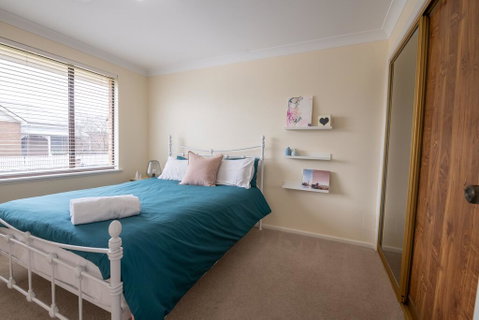 42 Rosemary Lane - Central Orange - Spacious Family Home - Quiet Lane - Taree Accommodation 2