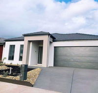 4Bed 2Bath Cozy Guesthouse in Tarneit - Taree Accommodation