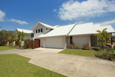 60 Beachway Parade, Marcoola, 500 BOND, Linen Supplied - Taree Accommodation 0